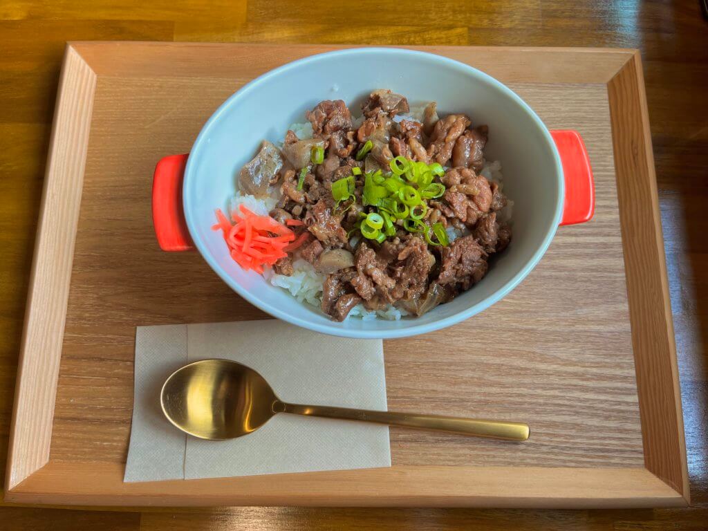 画像：牛すじ丼